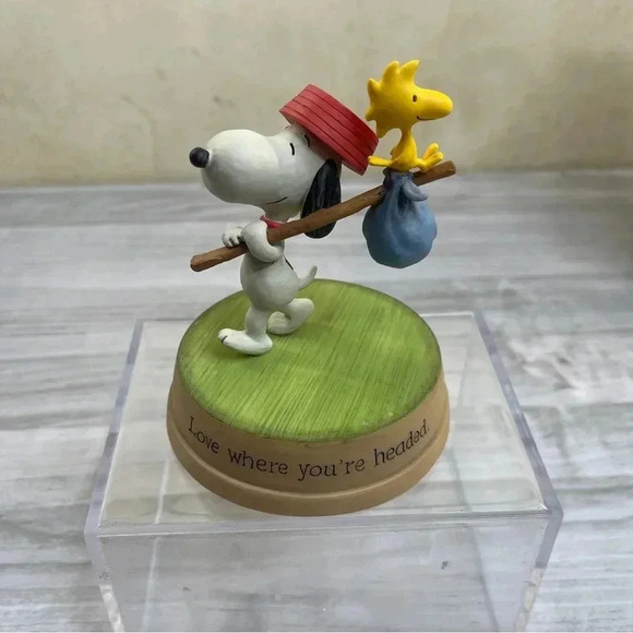 Hallmark Peanuts Gallery 2013 Snoopy “Love Where You’re Headed” Figurine in Box - Picture 7 of 12
